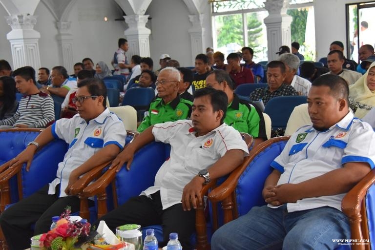 Syahrial, Darmansyah, H Ahmad Efendi serta peserta Rapat Anggota KONI